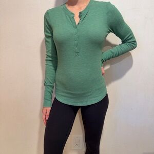 American Eagle Green Long Sleeve Henley